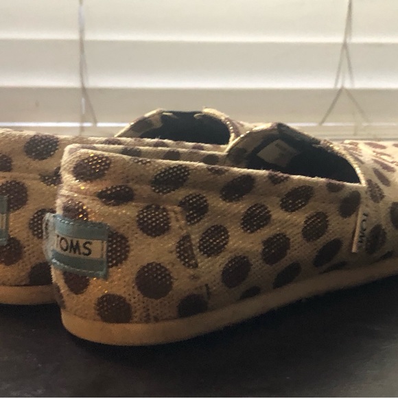 Tom's Classics Women's Canvas Slip-On Tan with Gold Polka Dots Shoes - Size 6 - Picture 6 of 11